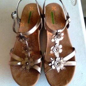 Baretraps Size 11m Sandals Flowers Memory Foam Strappy Wedge Hammond Women